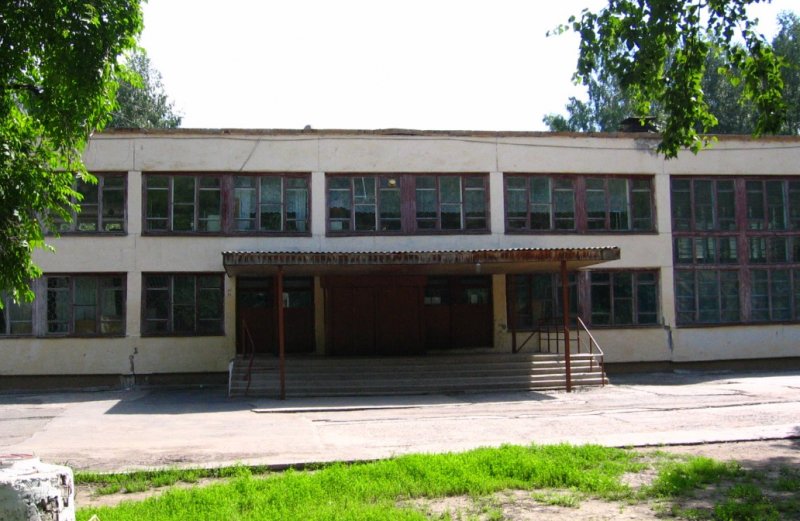 Мужчина повесился на школьном дворе в Новосибирске