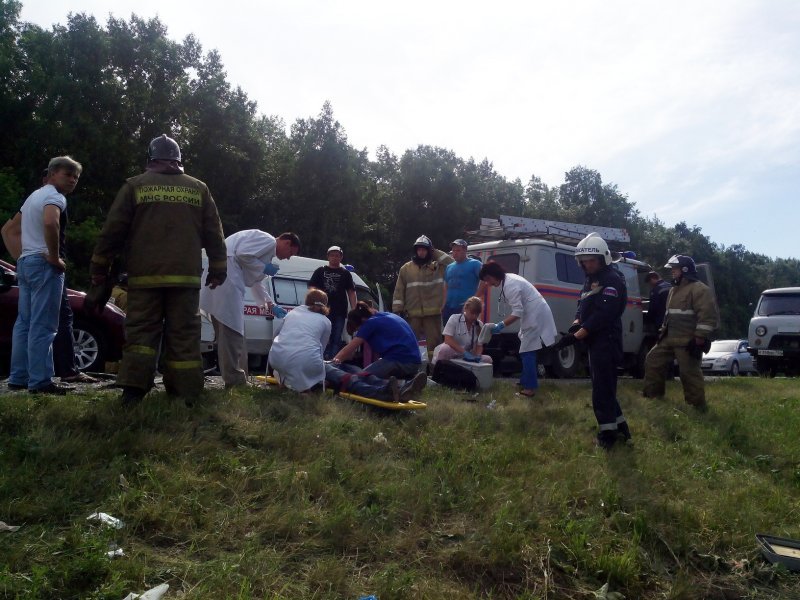 Спасатели доставали раненых детей из искореженной «Газели»