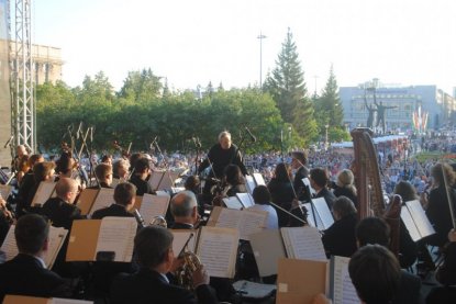 Оперный запретил мэрии проводить концерт на ступенях театра