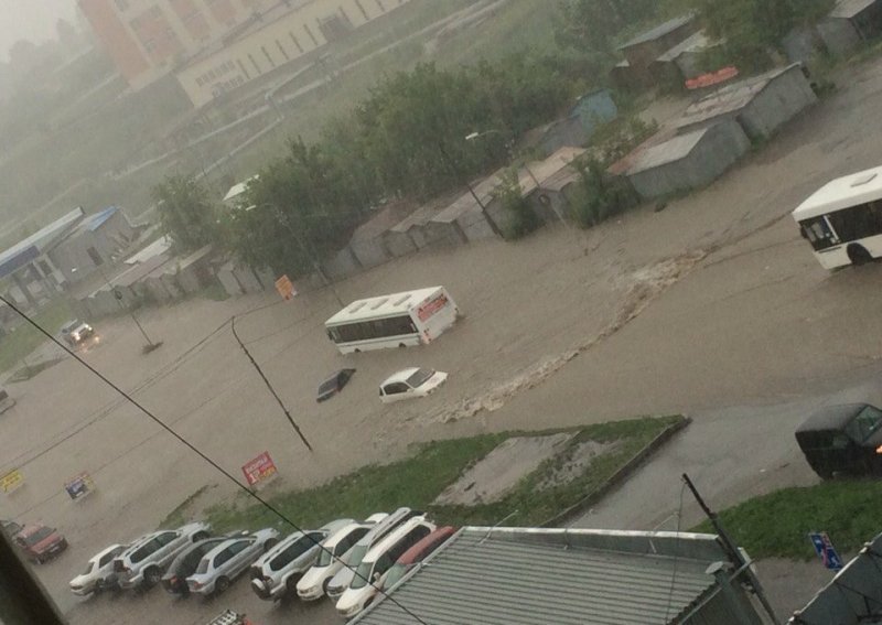 Ливень затопил улицы в Новосибирске