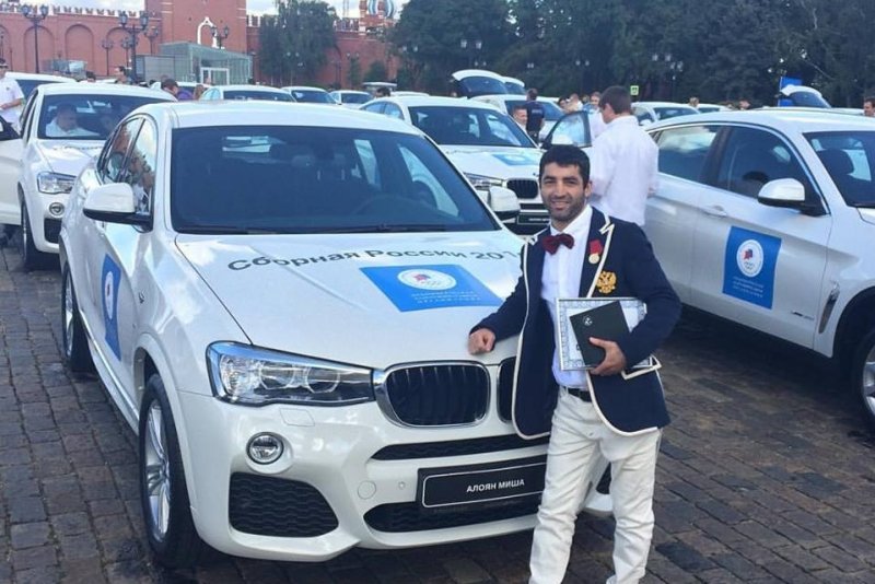 Новосибирские олимпийцы получили госнаграды и BMW