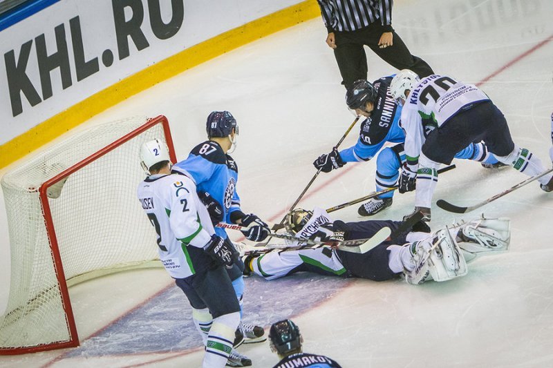 Хоккейная «Сибирь» одержала две разгромные победы