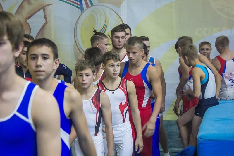 Будущие звезды гимнастики выступают в Новосибирске