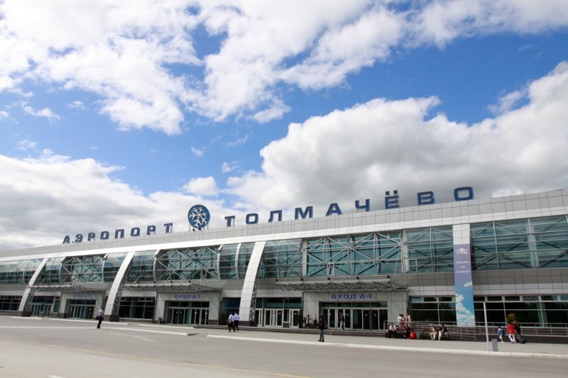 Пассажиры двух рейсов до Якутии провели ночь в «Толмачево»