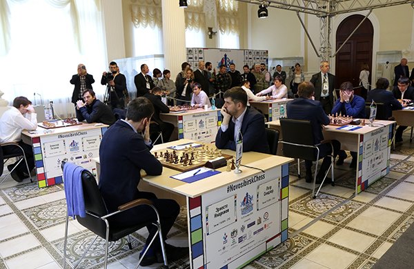 Шахматные суперфиналы начались в Новосибирске