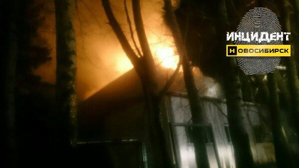 Пожар уничтожил крышу колледжа в Колывани