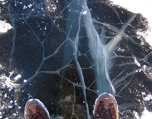 Новосибирцев предостерегли от прогулок по тонкому льду