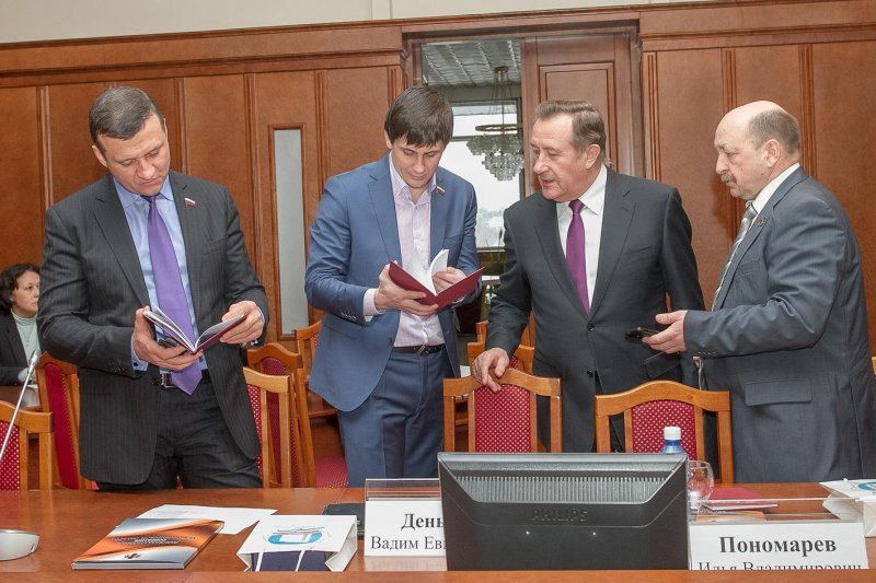 Заксобрание налаживает связь с новыми депутатами Думы