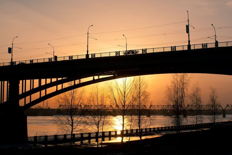 Октябрьский мост новосибирск. Октябрьский (коммунальный) мост. Коммунальный мост Новосибирск. Октябрьский мост Новосибирск изображение.