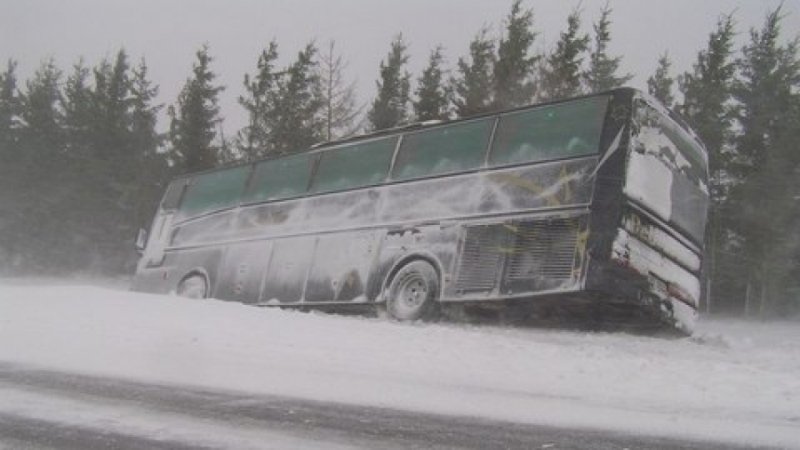 Топливо замерзло в баке автобуса на трассе