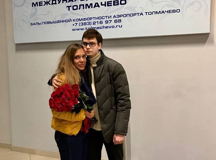 Новосибирец позвал девушку замуж по громкой связи в самолете