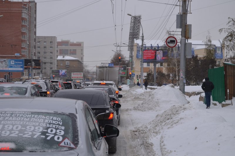 Новосибирск встал после снегопада