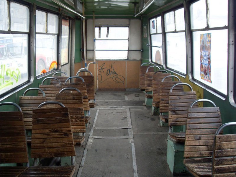 ГИБДД запретила выход на линию 33 троллейбусов и трамваев