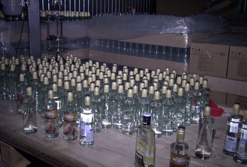 Десять тонн поддельной водки изъяли под Новосибирском