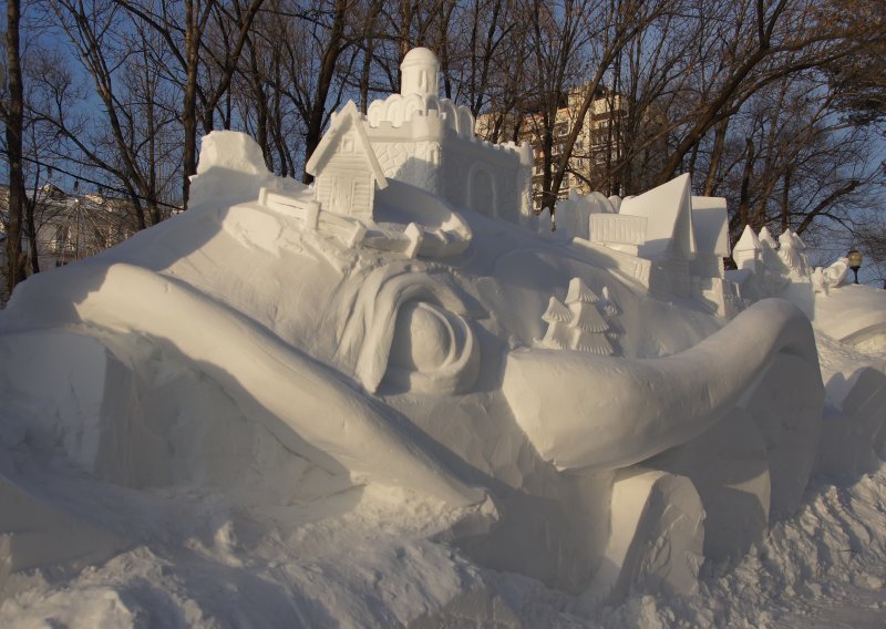 Фестиваль снежных скульптур начался в Новосибирске