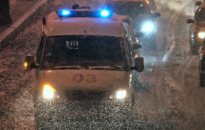 Более 200 машин «скорой помощи» застряли в неубранном снегу
