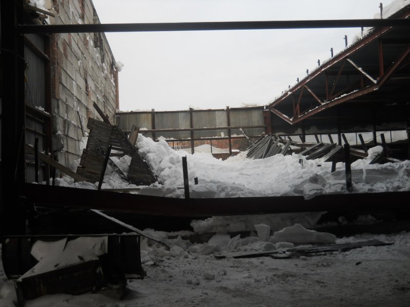 Крыша ангара ДЭУ-5 рухнула под тяжестью снега