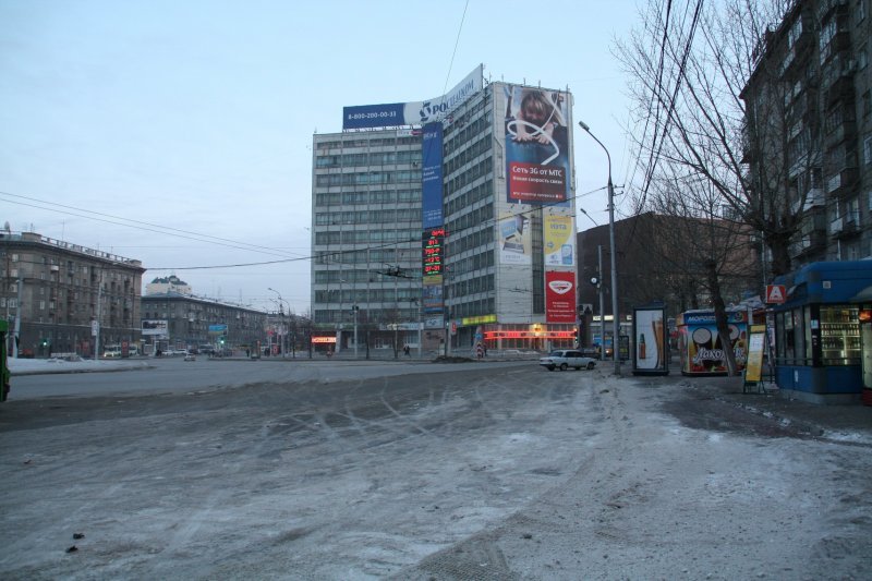 Автобус обстреляли на остановке в Новосибирске