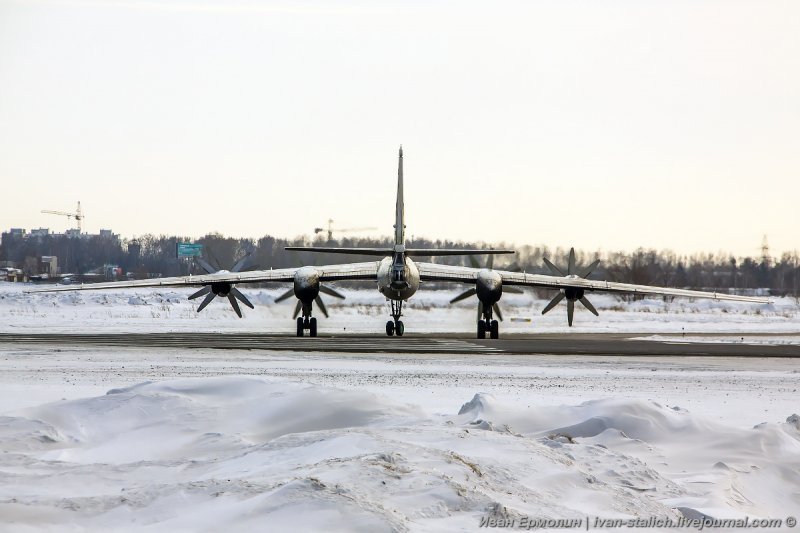 Ракетоносцы Ту-95МС прилетели в Новосибирск