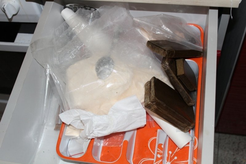Курьер прятал в коттедже более 27 килограммов наркотиков 