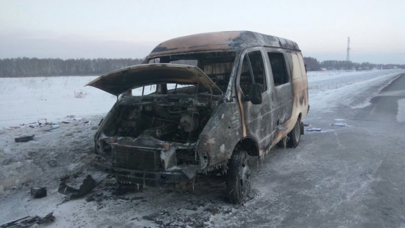 Груженая документами «Газель» сгорела под Новосибирском