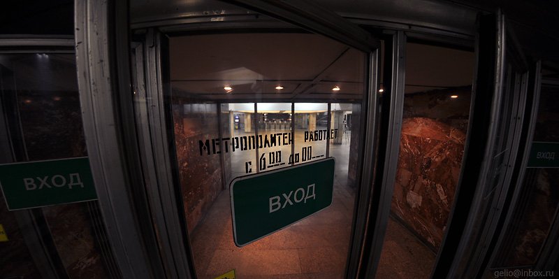 Мэр поручил усилить безопасность в метро после теракта в Питере