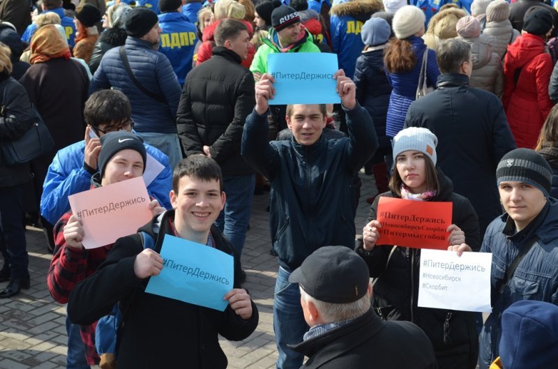 «Питер, держись»: митинг против террора в Новосибирске