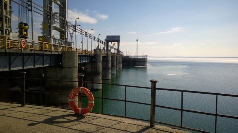 Новосибирская ГЭС приступила к холостым сбросам воды