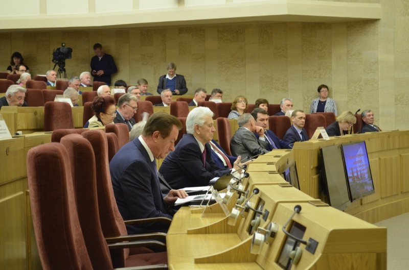 Новосибирские депутаты пожелали стать примером для других