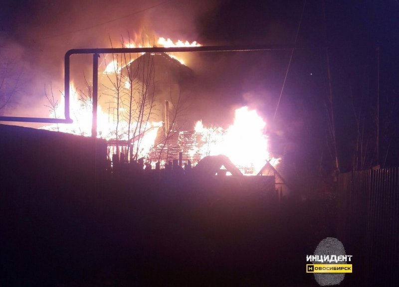Гостиничный комплекс сгорел в Новосибирске