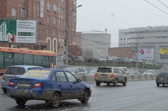 Госавтоинспекция обратилась к водителям во время снегопада