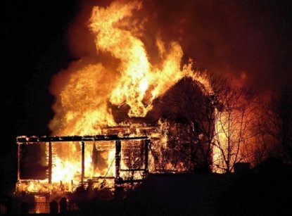 Семейная пара погибла в загоревшемся доме
