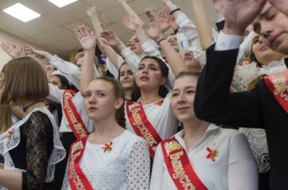«Последние звонки» прозвенели для новосибирских школьников