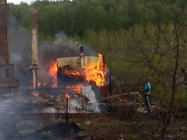 Огонь уничтожил пять дач под Новосибирском 