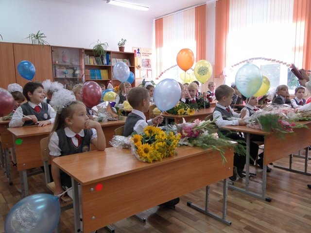 Новосибирские школы набирают по 11 первых классов