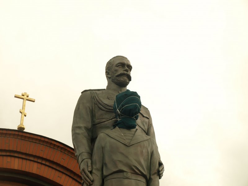 Новосибирские сталинисты потребовали снести Николая II