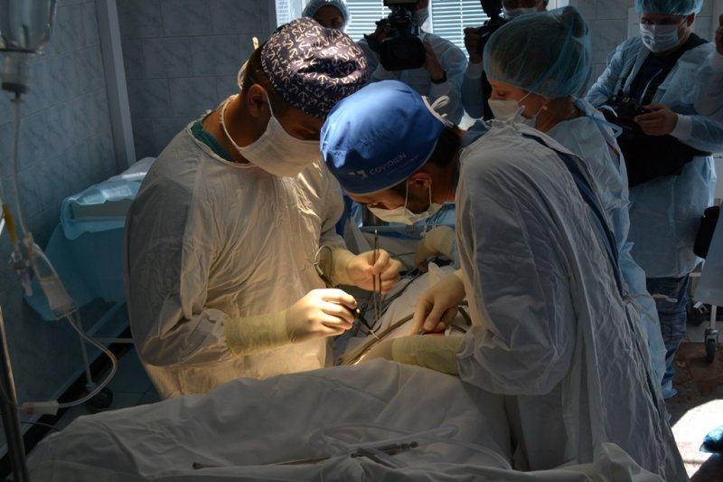 Новосибирские хирурги удалили пациенту легкое через прокол