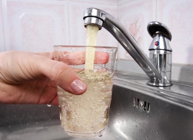Предприятия ЖКХ дают жителям области некачественную воду
