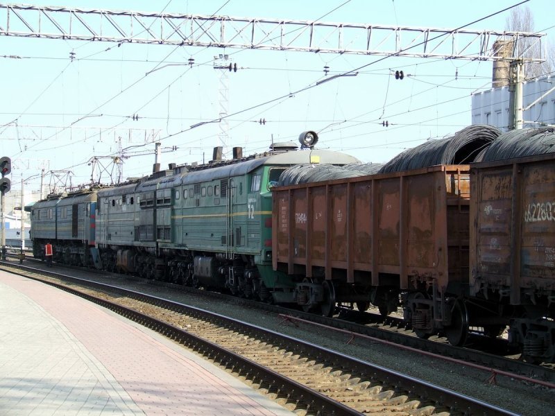 Грузовой поезд переехал ремонтника в Новосибирске 