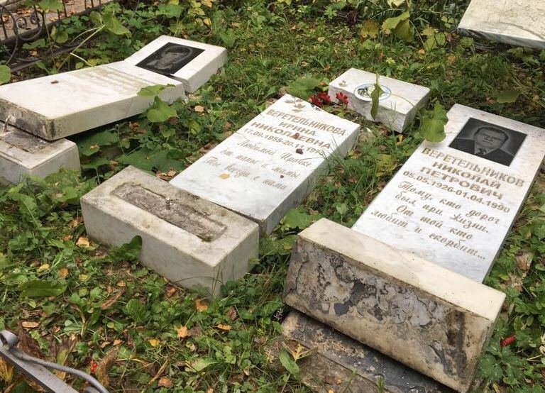 Вандалы разрушили десятки памятников на кладбищах