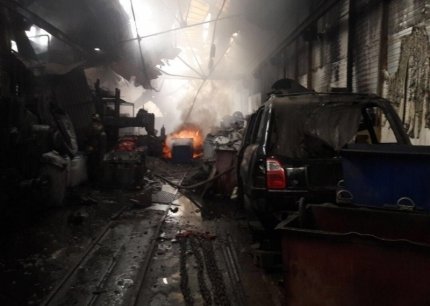 Огонь на складе с газовыми баллонами тушили 45 пожарных