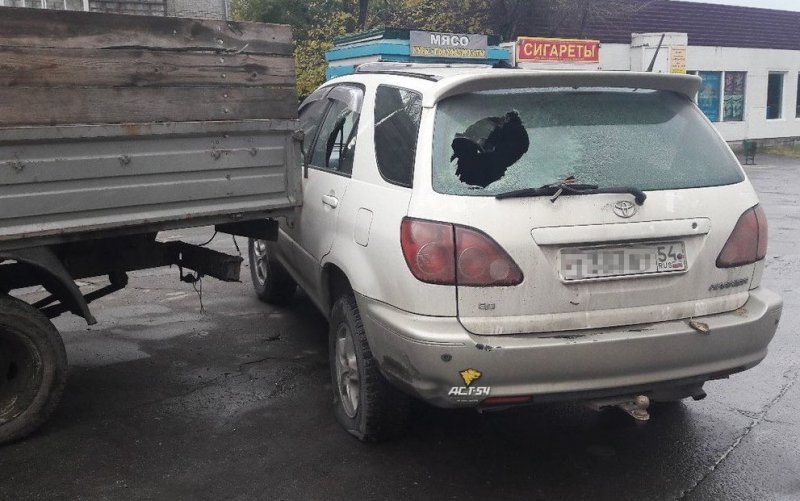 Водитель попал под обстрел возле колонии в Новосибирске