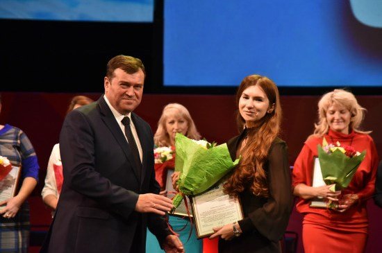 Лучших учителей наградили в Новосибирской области