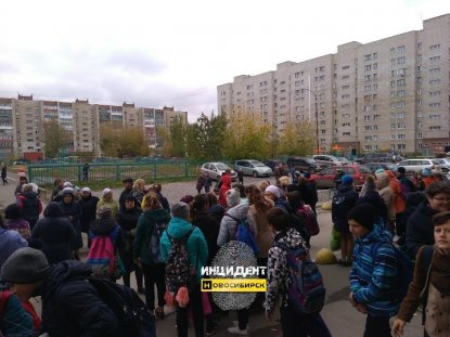 Школу в Новосибирске эвакуировали из-за звонка о бомбе