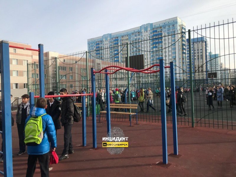 Новосибирские школы эвакуируют из-за звонков о бомбах