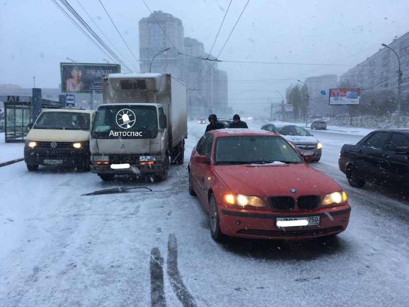 Снег и гололедица устроили коллапс в Новосибирске