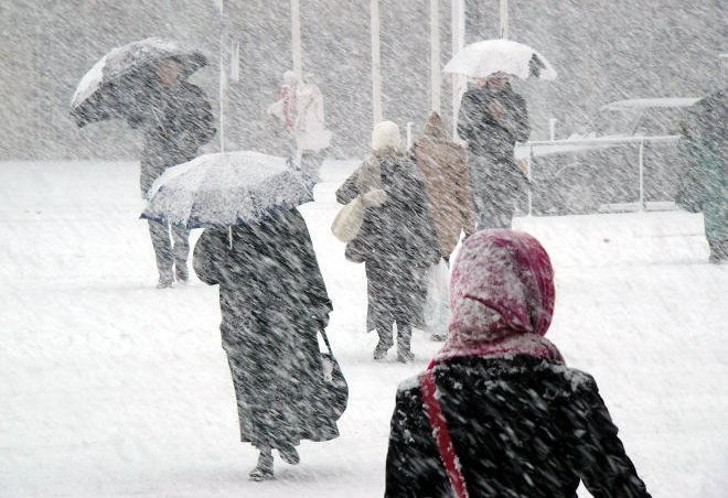 Новосибирцев предупредили о снеге, ветре и скользких дорогах