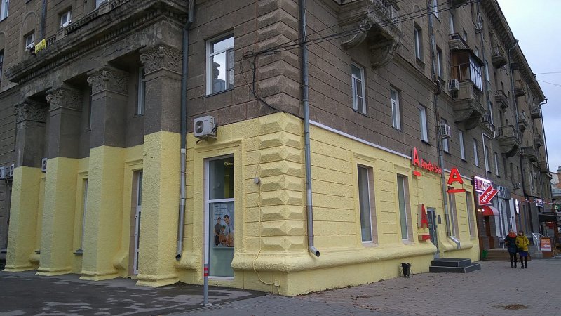 Альфа-Банк готов изменить «безобразный» фасад дома на Ленина