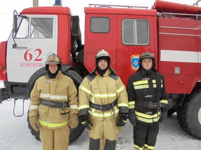 Пожарных наградят за отвагу при спасении человека