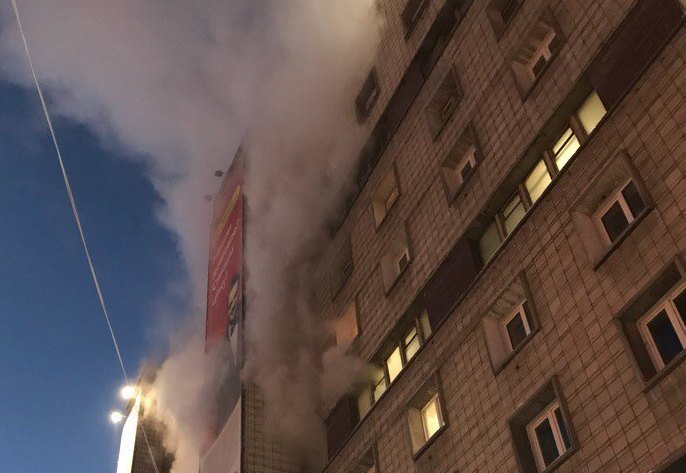 Пожарные спасли жильцов загоревшейся девятиэтажки